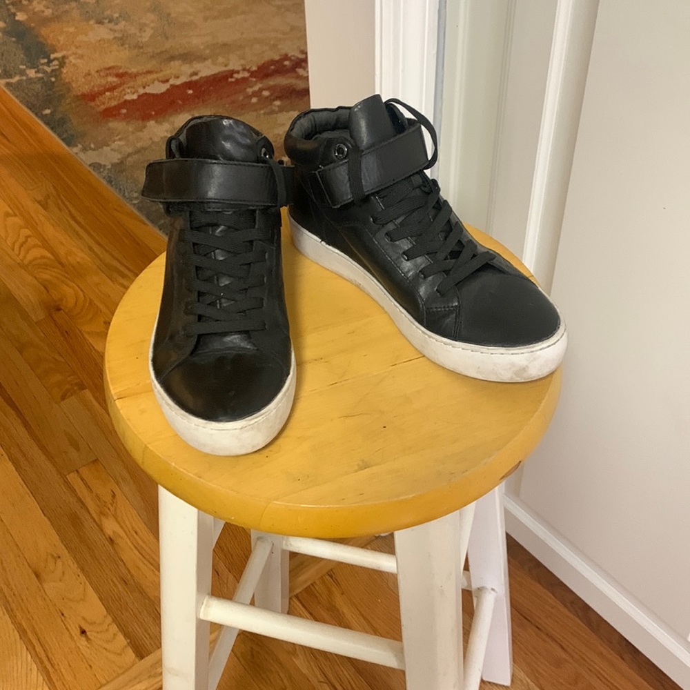 Black leather woman’s Vagabond leather sneaker